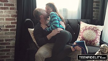 Holly Hendrix Đổi Hậu Môn Lấy Cực Khoái Đổ Đầy Tinh Trào