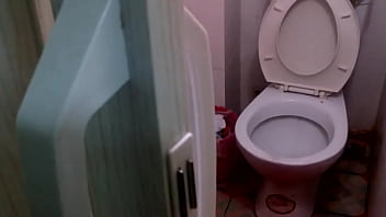 Quay Lén Lúc Tắm Trần Truồng Trong Ký Túc Xá