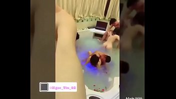 Tắm Chung Với Em ở Việt Nam, Nước Mát Lướt Trên Da Thịt Nóng Bỏng