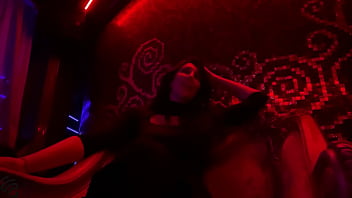 Đêm Karaoke Cuồng Nhiệt Và Những Cuộc Tình Nồng Cháy