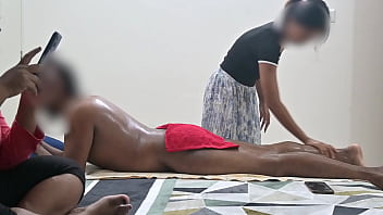 Cuộc Massage Thăng Hoa Với Hai Nàng Hầu Gái Lộ Clip Nóng Bỏng