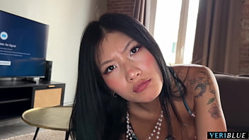 Bắt Quả Tang Em Gái Kế Trung Quốc Gửi ảnh Nude Nóng Bỏng