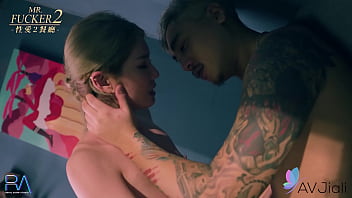 Gái Tàu Li Zhiyan Bị Bồi Bàn địt Tung Lồn Ngay Tại Quán Bar