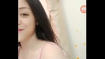Lộ Hàng Ngực Nóng Bỏng Của Hot Girl Bigo Việt