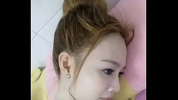 Công Chúa Banh Bướm Khoe Vòng Một Nóng Bỏng Trong Show Diễn Gợi Cảm