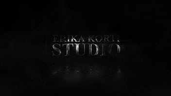 Cô Gái Trinh Nguyên Bướm Đẹp Bị Địt Đít Thô Bạo Và Thông Lỗ Hậu Môn Bằng Tay Và Cặc Khủng