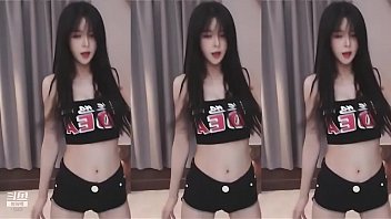 Em Gái Trung Quốc Uốn éo Vũ điệu Quyến Rũ Khoe Thân Hình Mảnh Mai Nóng Bỏng