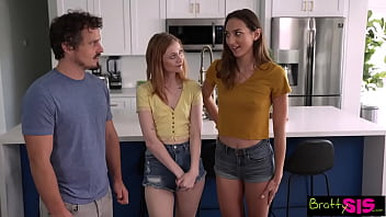 Em Gái Hư Đòi Chơi Trò Tiên Rừng Trên Kệ Với Anh Trai Kế